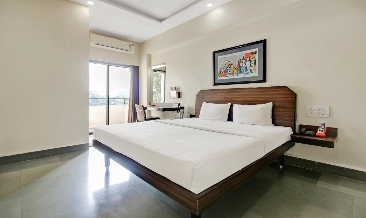 Hotel Hospice Surat Zewnętrze zdjęcie